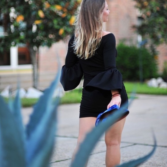 Gianni Bini Off Cold Shoulders Bell Sleeves Dress - Picture 3 of 16